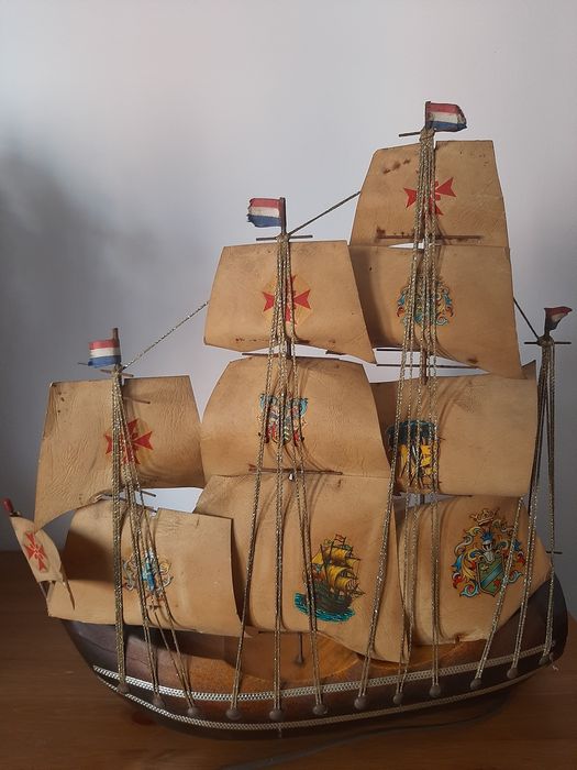 Dutch wooden sailing ship model named 'Escuna Vela', equipped with electric light