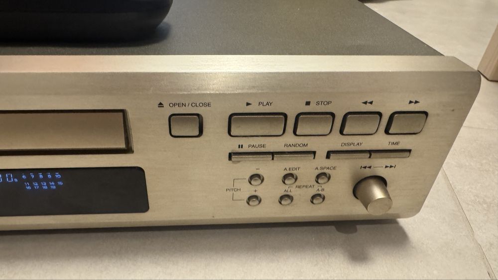 Denon DCD 685 szampanski odtwarzacz CD optyczny