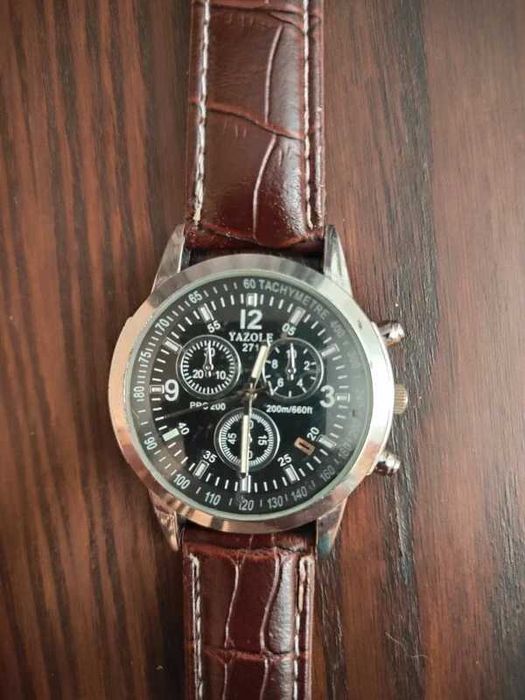 Relogio Yazole 271, um modelo masculino de quartzo