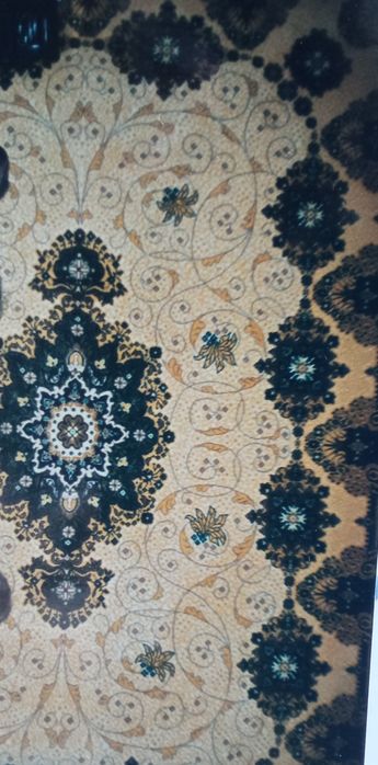 Килим натуральний, 2,50 на 3,50, стан нового.