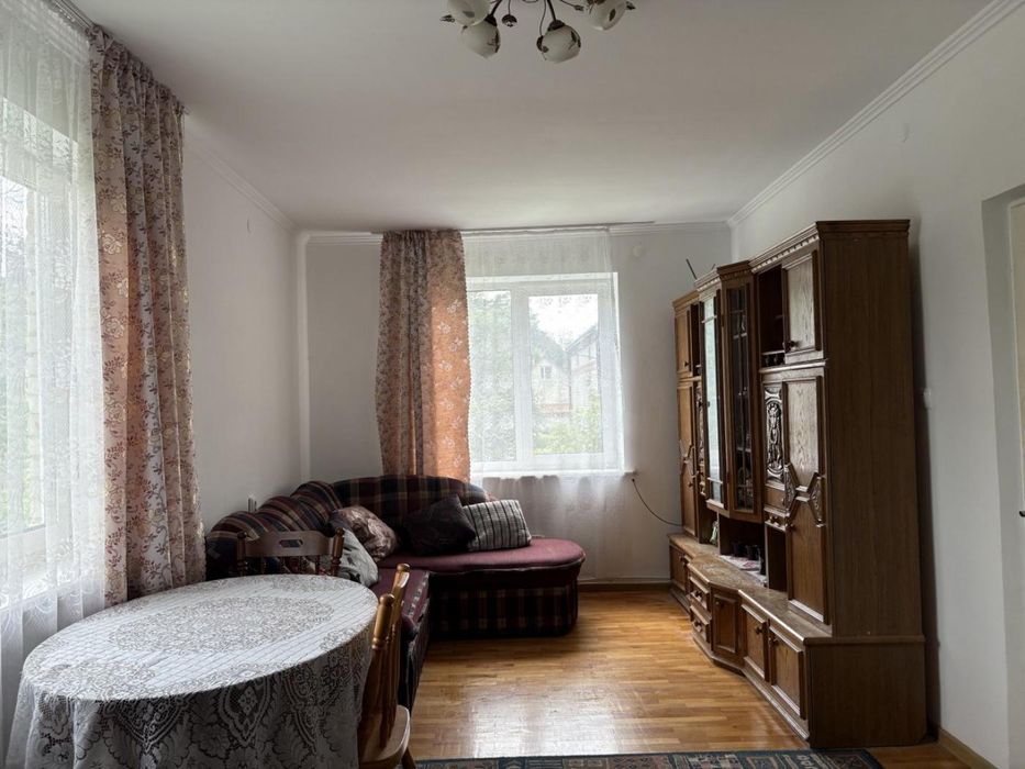 Продаж будинку з ремонтом та меблями в м.Золочів