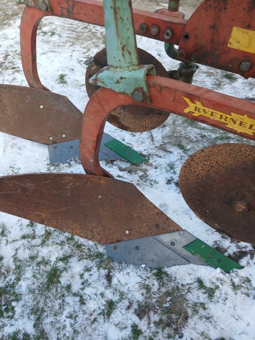 Плуг Квернеленд двокорпусний.