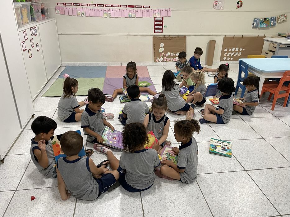 Ama - cuidadora de bebés e crianças