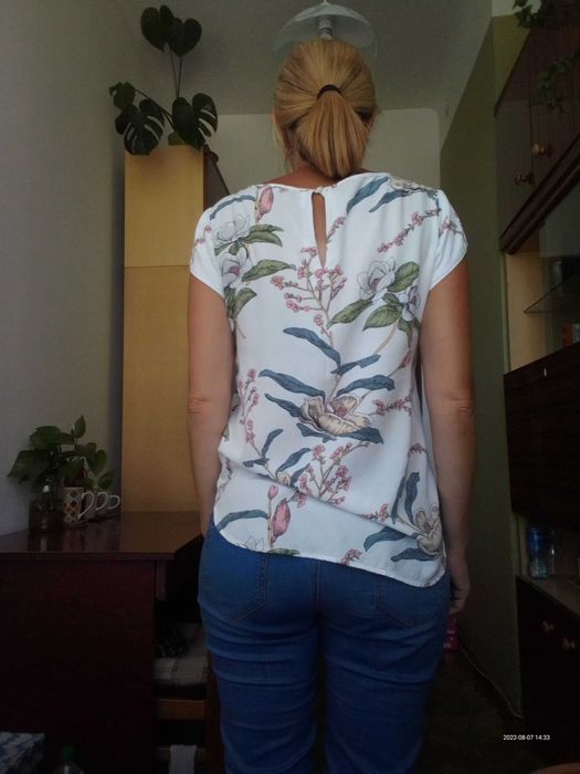 Jasna bluzka rozmiar 36