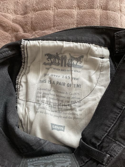 чоловічі джинсові шорти бренду Levi's у чорному кольорі