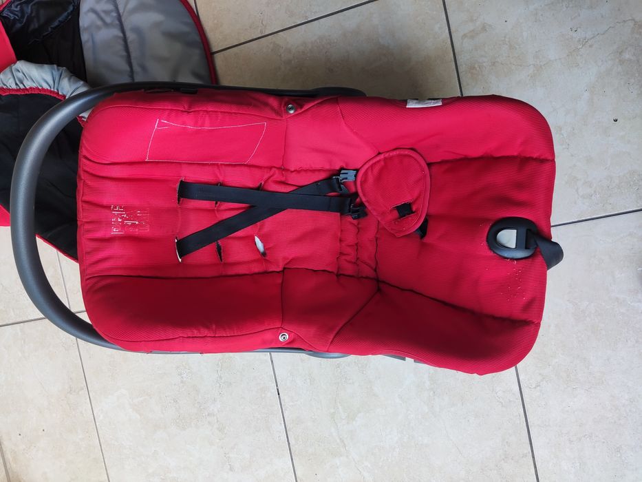 Carrinho de bebé c/ cadeira de automóvel