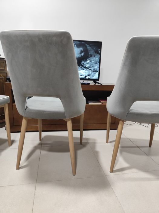 Cadeiras de sala de jantar confortáveis