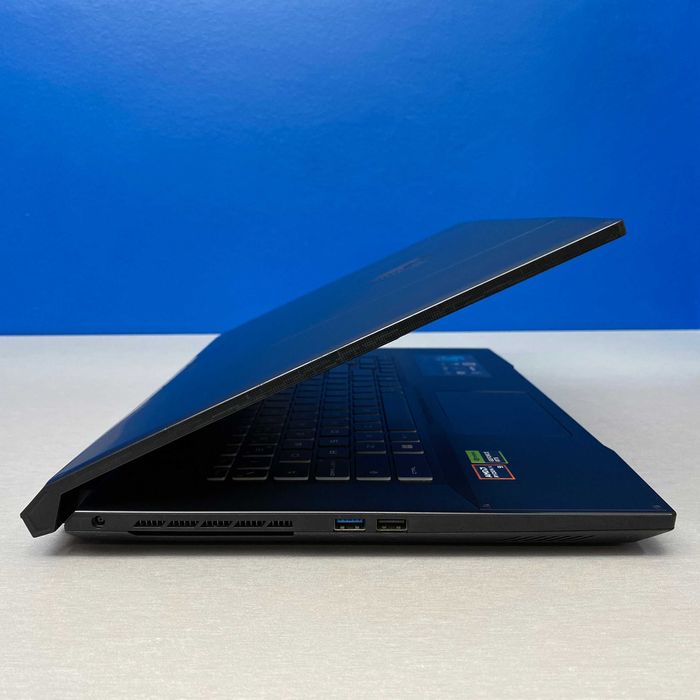 MSI Katana A17 AI B8VF - 17.3" 240Hz | Ryzen 9 8945HS/32GB/RTX 4060