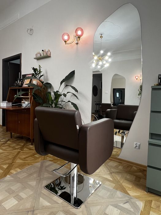 Podnajmę stanowisko fryzjerskie