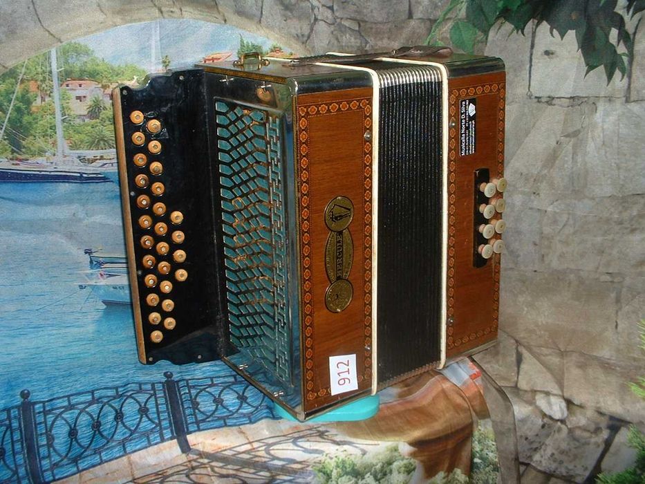 Concertina para venda N, 912