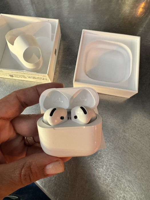 AirPods 4 ( A3055 A3056 A3059)