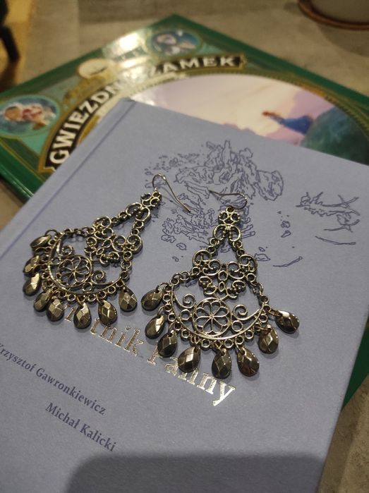 Piękne metalowe kolczyki w stylu Boho