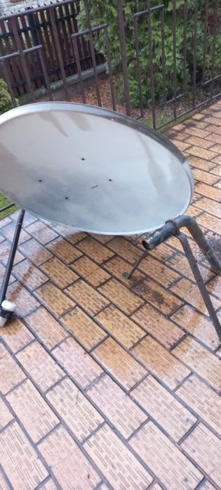 Antena satelitarna z obrotnica