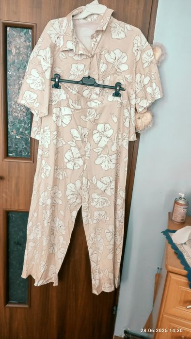 Komplet beżowy garnitur kwiaty