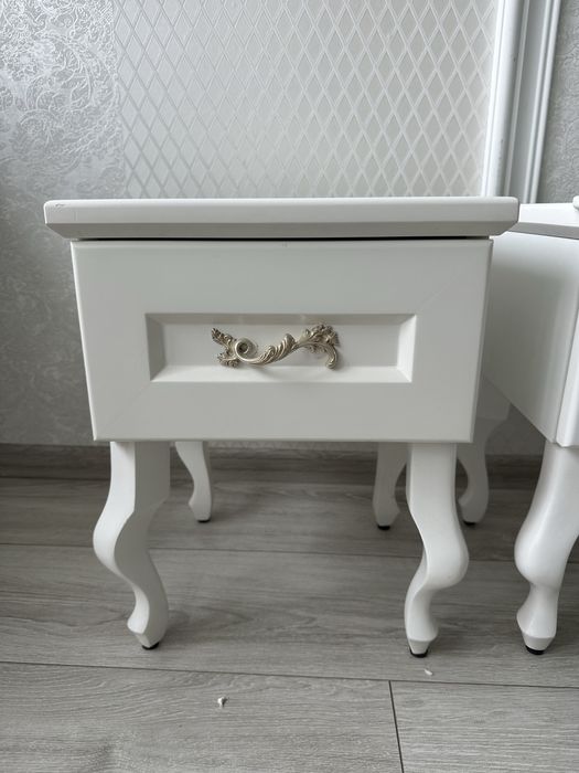 Тумби приліжкові