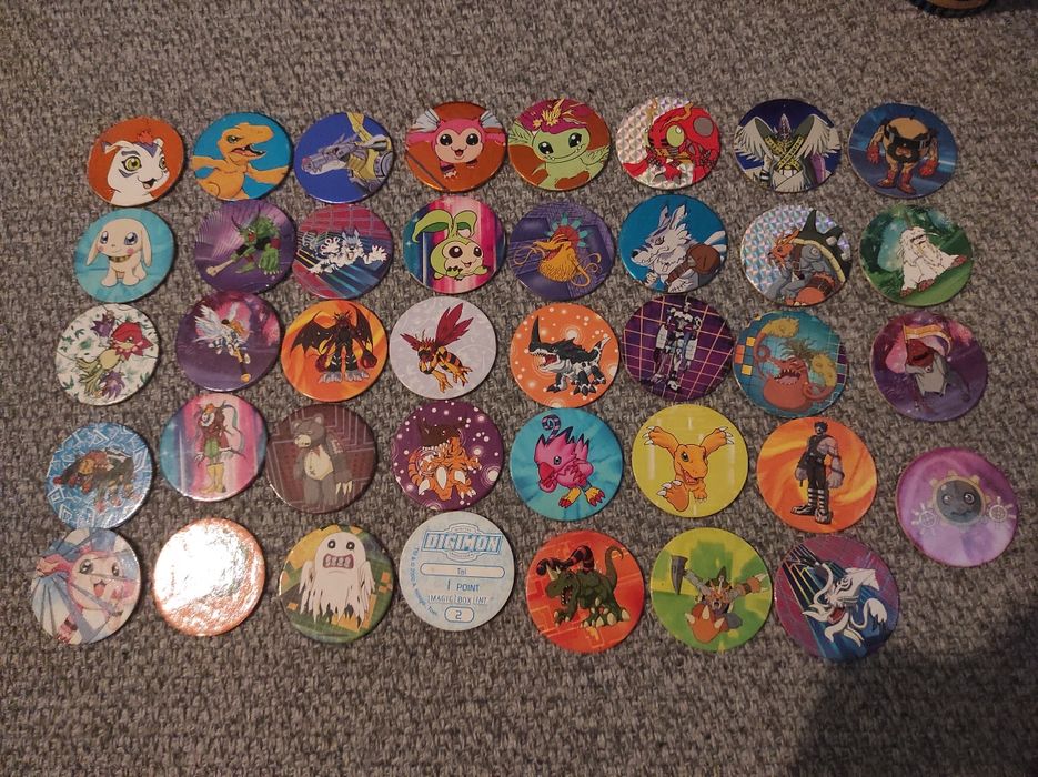 Digimon vários, tázos, autocolantes...