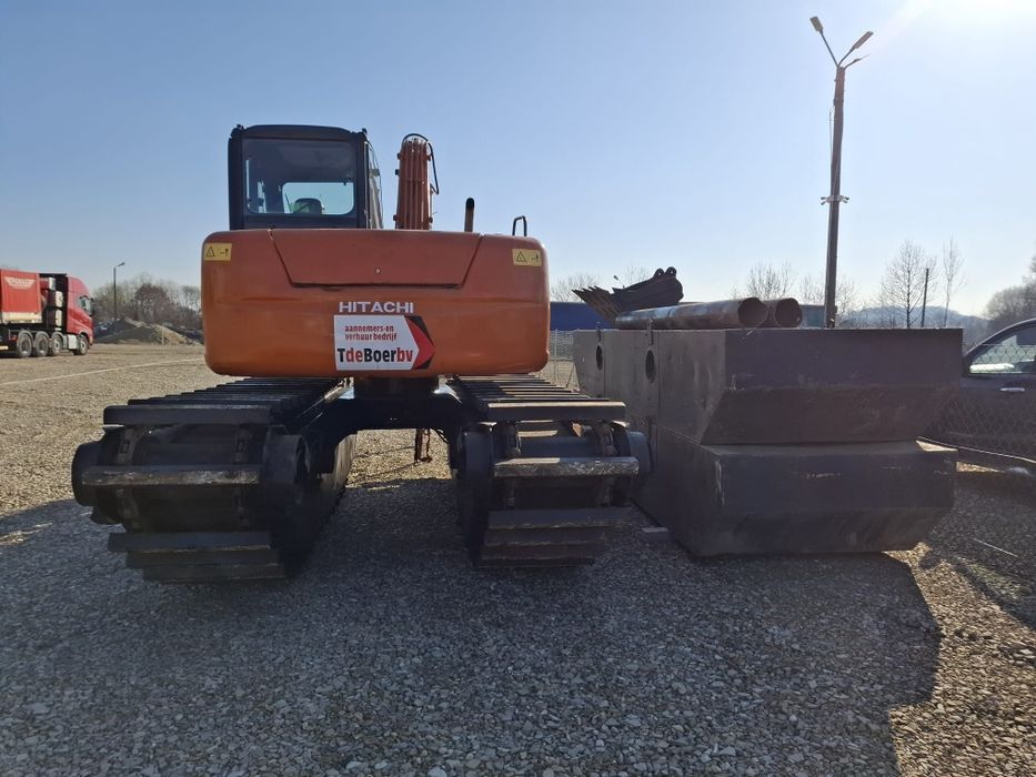 Плаваючий екскаватор-амфібія Hitachi ZX70 на понтонах 2020