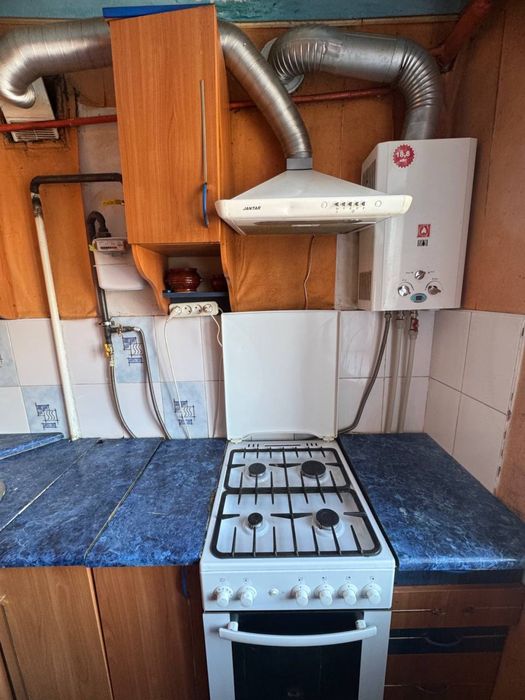 44 квартал, продаж 2кім.квпртири, цегляний будинок по Стасова, 4поверх