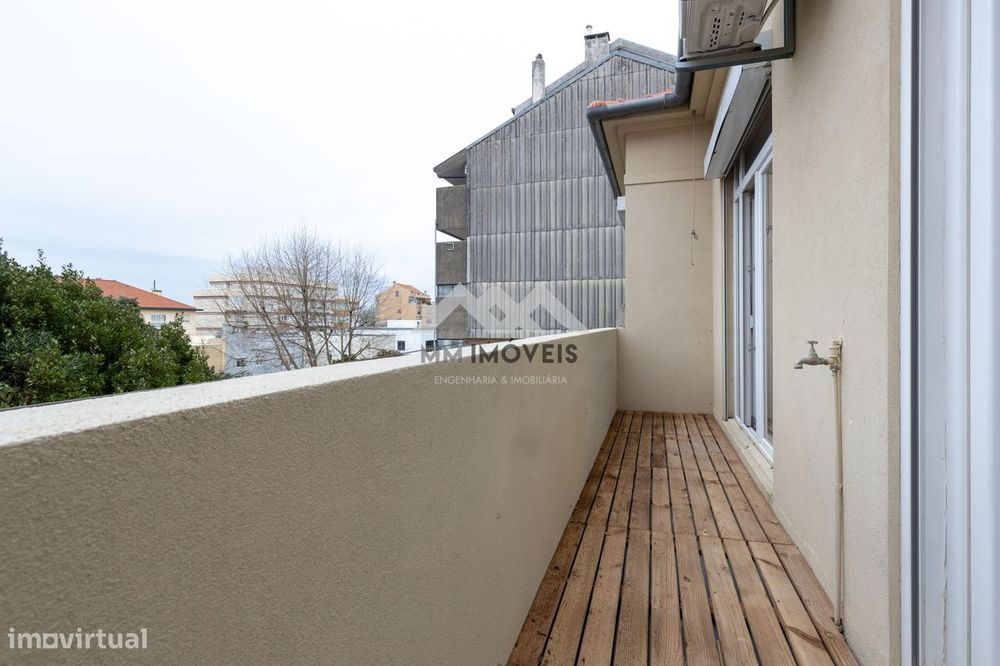 Apartamento T4 Renovado | Arrendamento | Jardim | Varanda | Garagem ||