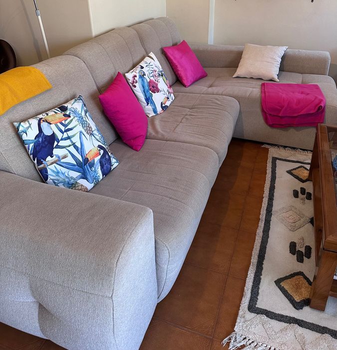 Sofá com chaise loungue