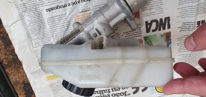 Bomba travões Opel corsa C 2005 - bosch