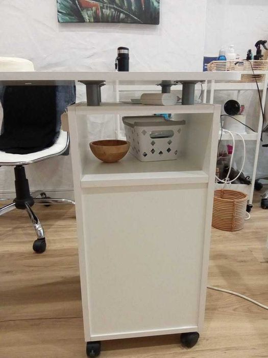 Vende-se mesa de manicure