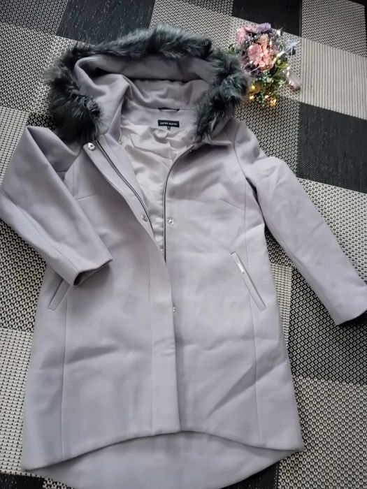 Płaszcz z futerkiem odpinanym