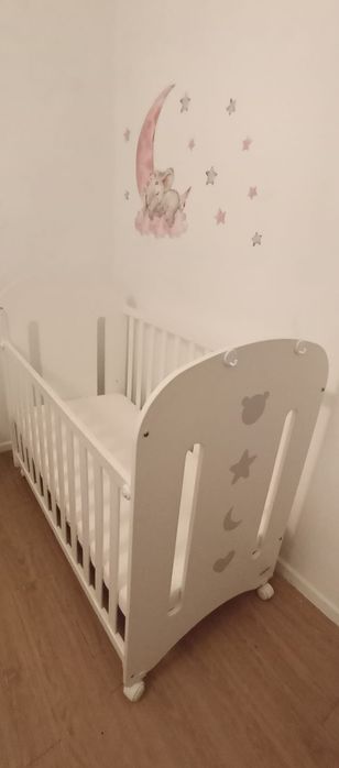 Cama de criança está em muito bom estado