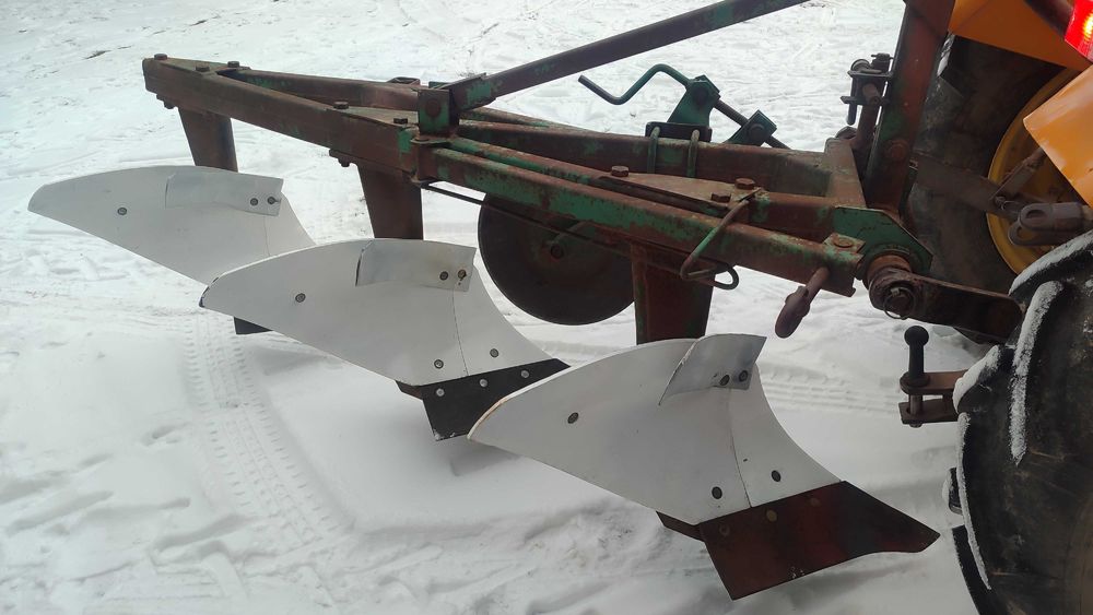 Pług 3 skibowy Unia Grudziądz. Kultywator Unia Grudziądz 2.1 m z wałem