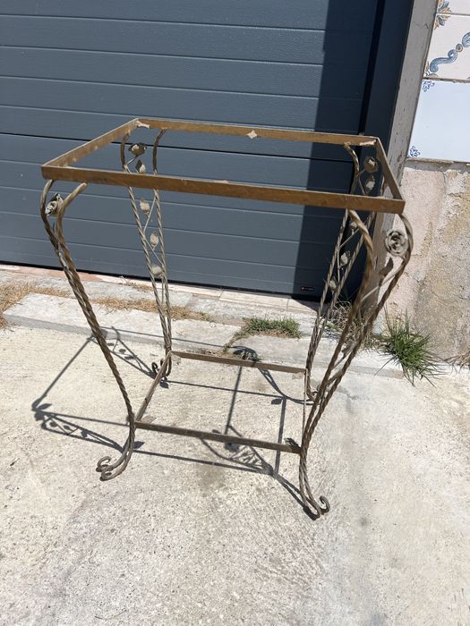 Espelhos, cabides, molduras rusticas antigas em ferro