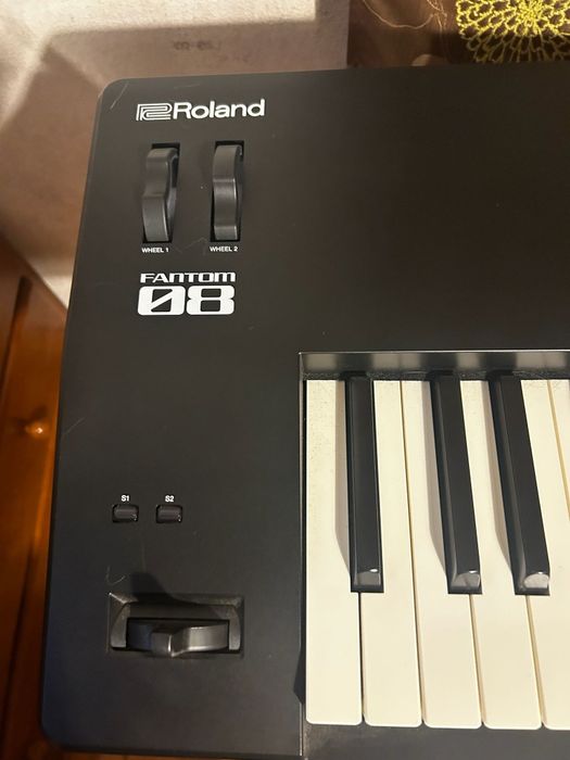 Piano/Sintetizador Roland FANTOM-08 com 88 Teclas Pesadas
