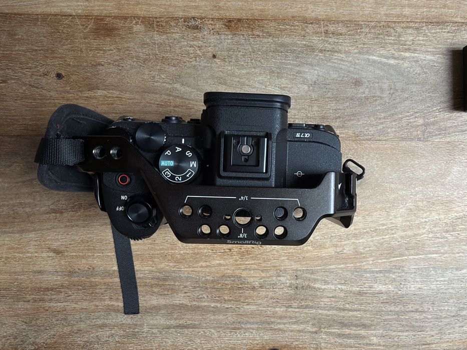 Sony A7 IV + SmallRig + 2 baterie – Full Frame