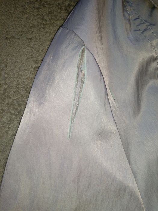 Безкоштовно віддам жіночу демісезоніну легку курточку