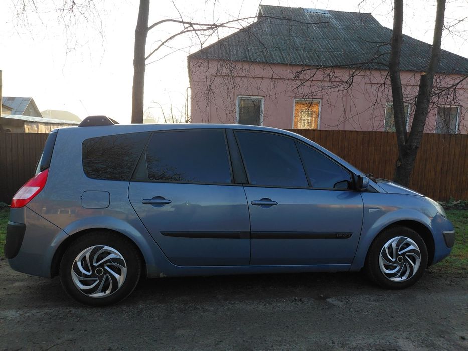 Рено меган гранд сценік