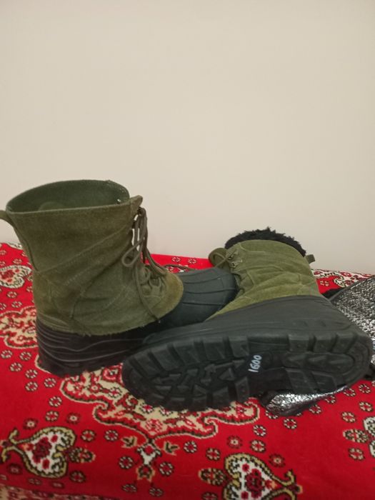 Продам зимові ботинки