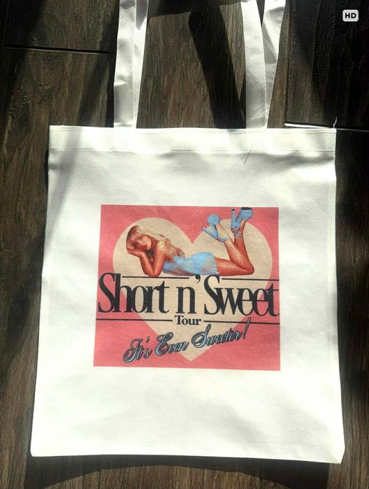Torebka torba tote bag materiał non woven Sabrina carpenter