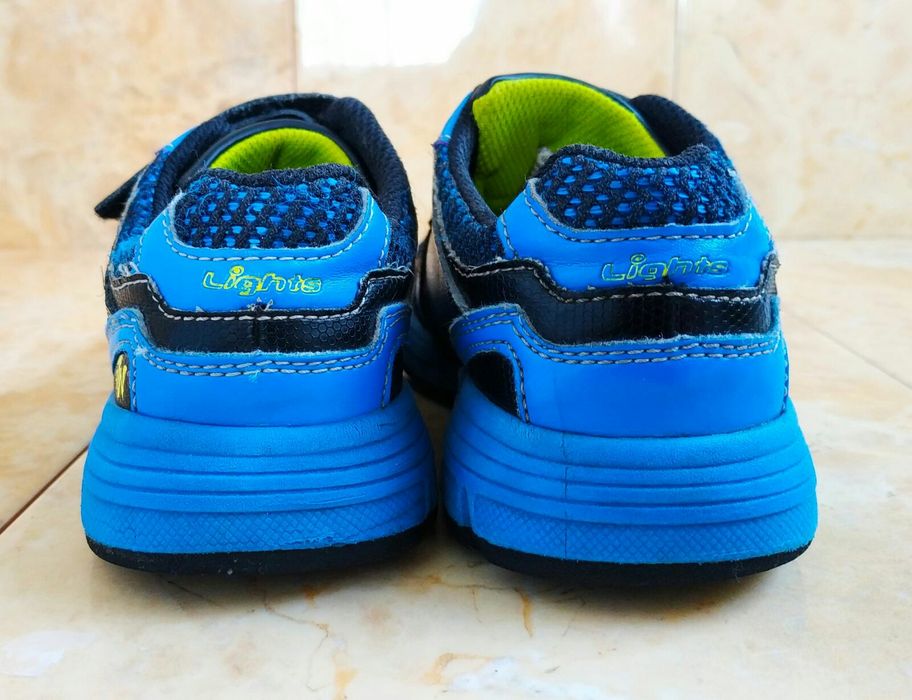 Детские кроссовки Clarks с мигалками