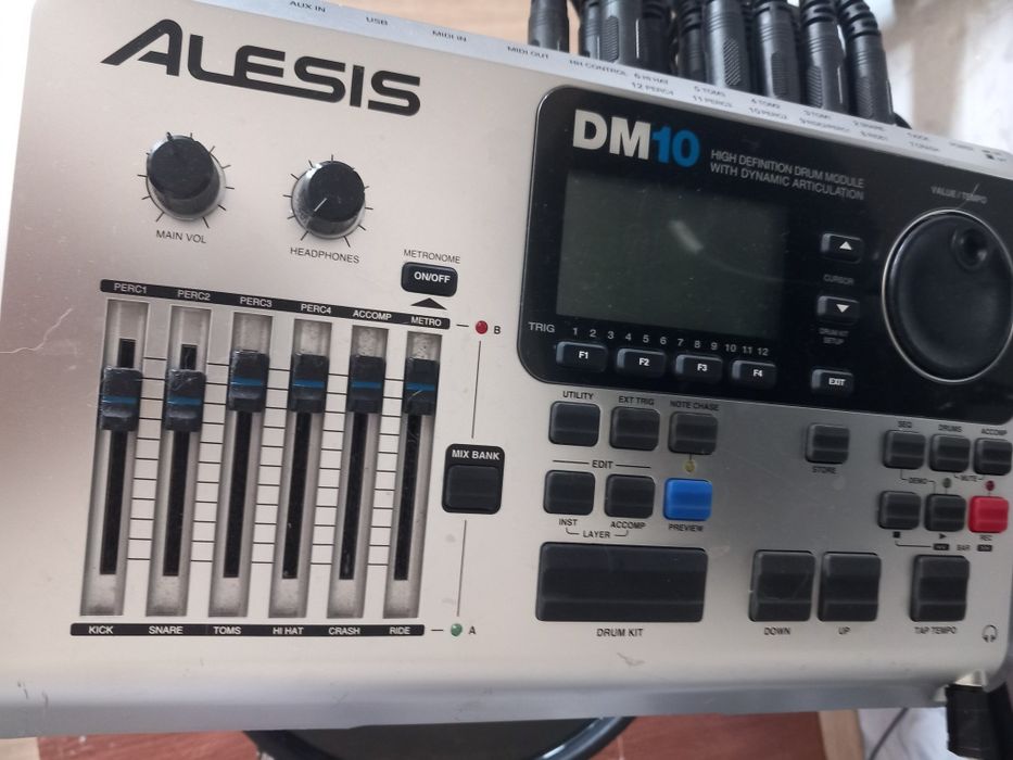 Vendo bateria eletronica Alesis DM 10