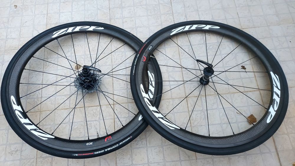 Rodas Zipp303 para pneu e câmara de ar.