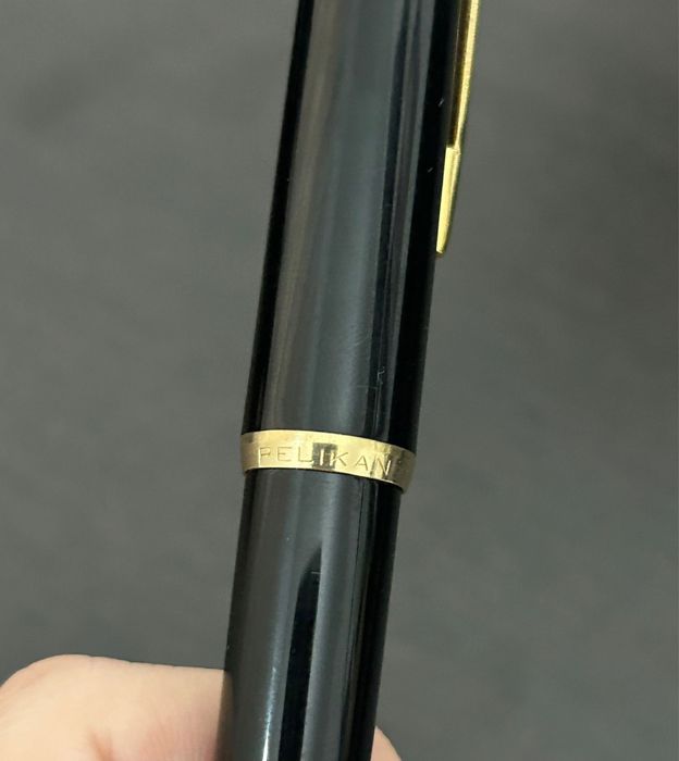 Caneta pelikan preta