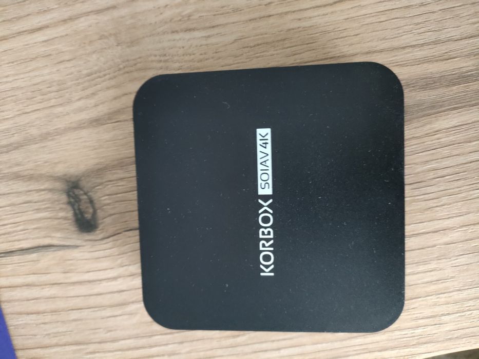 Dekoder Korbox SOIAV 4K, pilot i zasilacz w zestawie