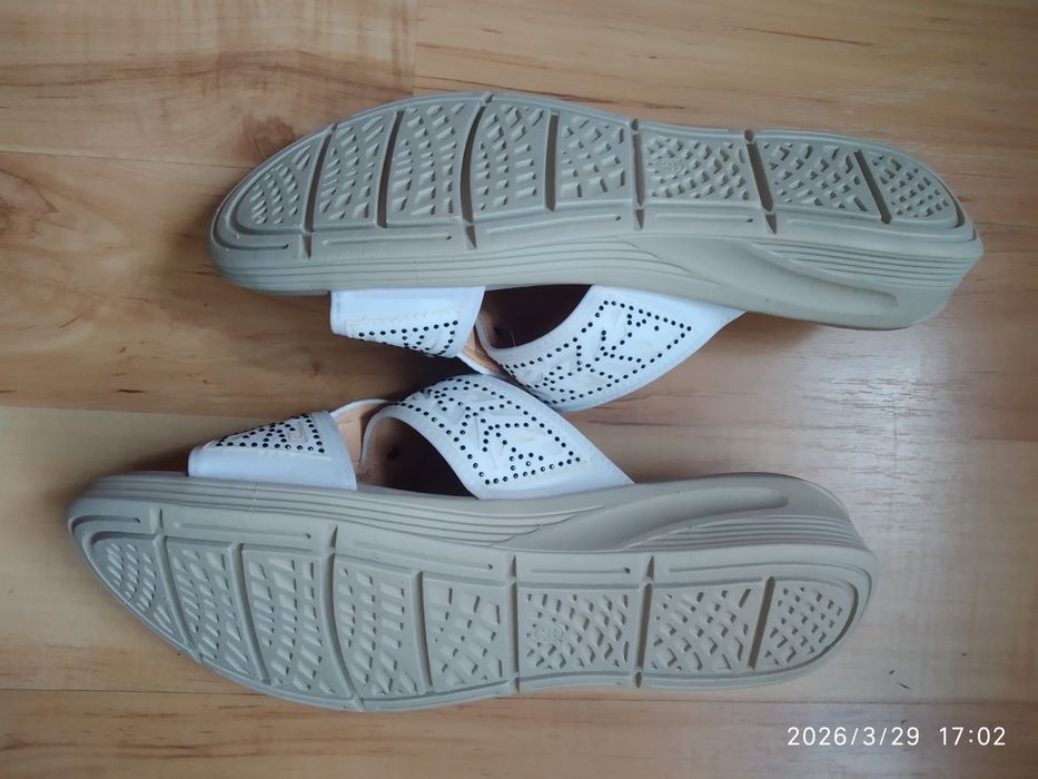 Новые Шлепанцы. 24 см стелька.