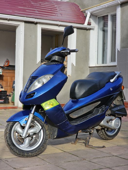 Максіскутер Kymco 150 4т водянка( не Китай)
