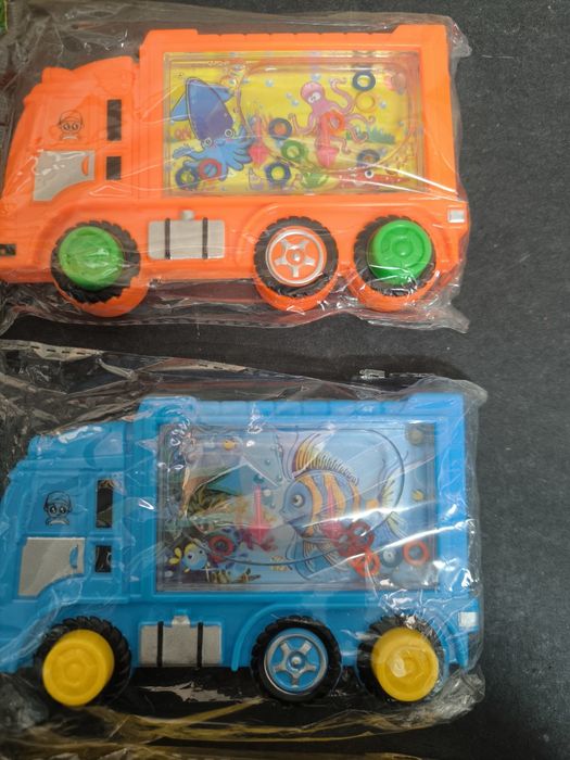 Jogo de água camião
Conjunto de três jogos de água em forma de camião,