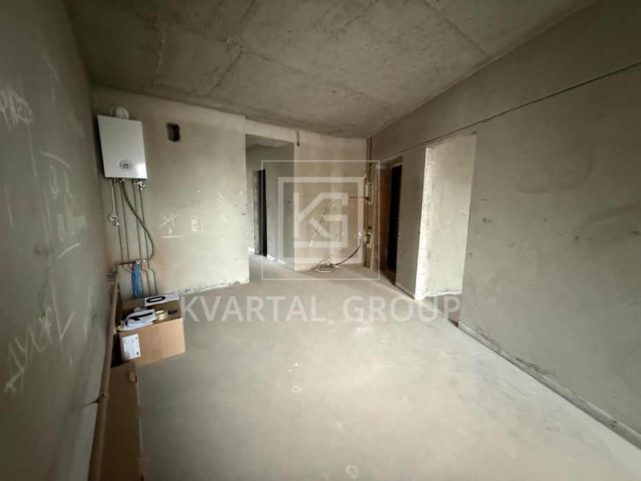 Продам 2 к.квартиру з початковим ремонтом 53 кв.м .  Бомбосховище +