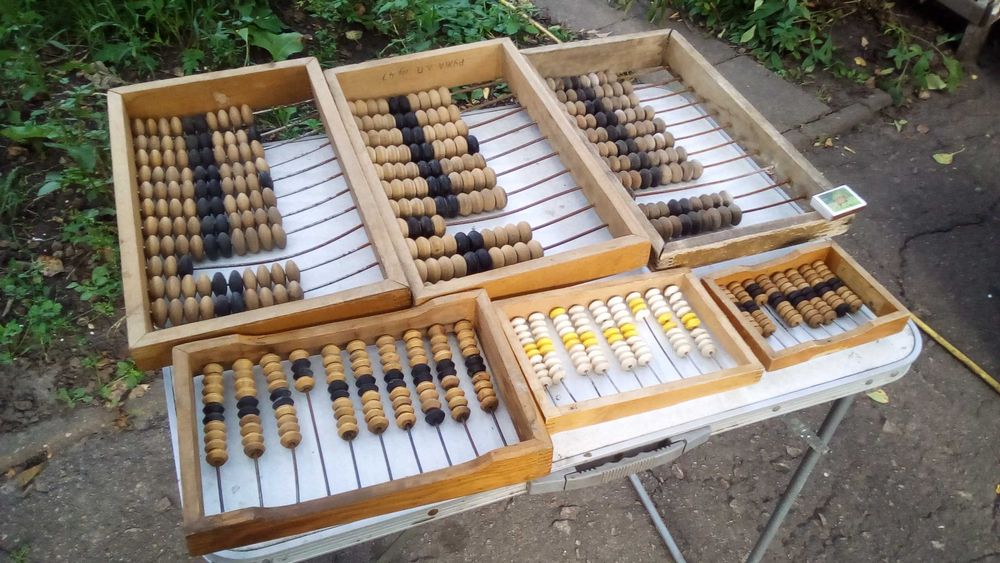 Продам разные деревянные настольные счёты СССР. Всего - 6 штук