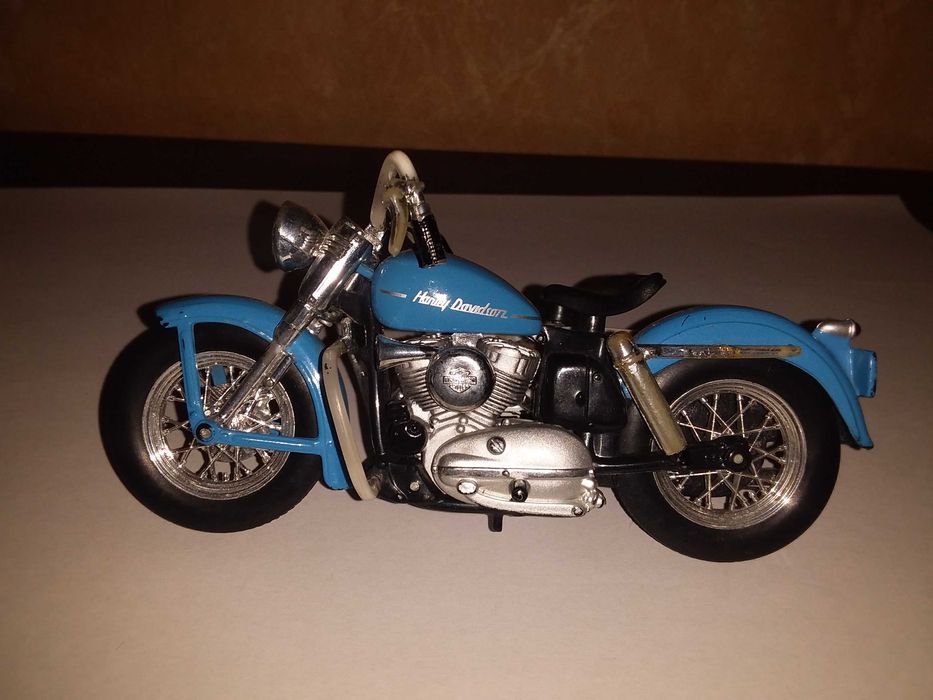 Модель Мотоцикл игрушечный