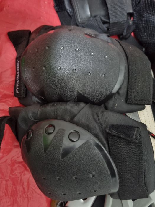 Patins em linha e protecções semi novos