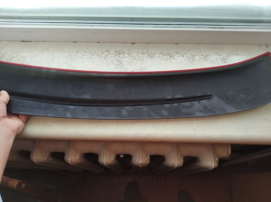 Дефлектор(бленда,спойлер)заднього вікна ваз пріора