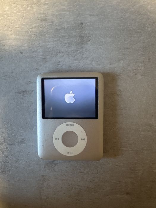 Ipod  nano 4 na 4 gb.